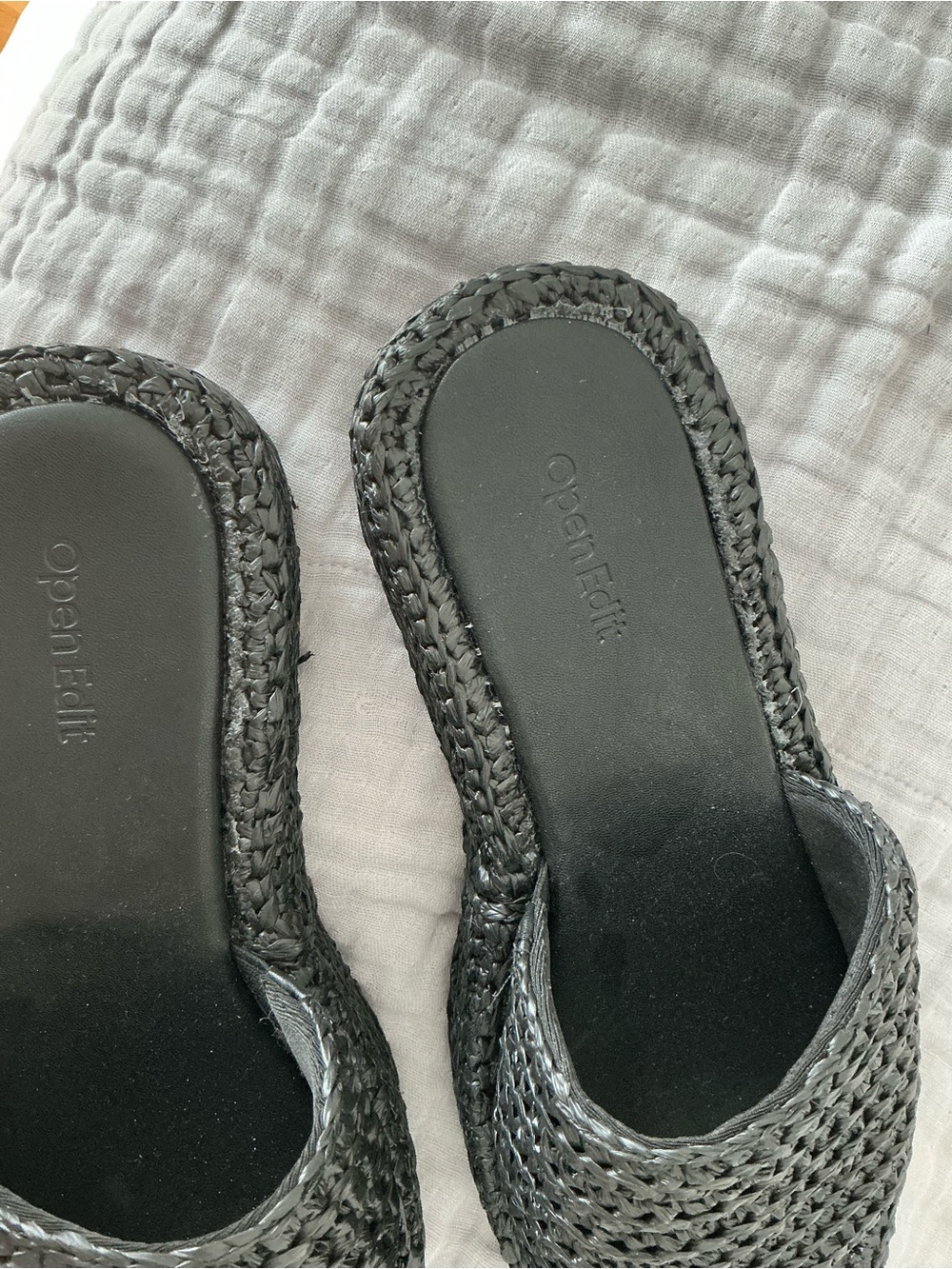 Raffia Slides - Picture 5 of 5